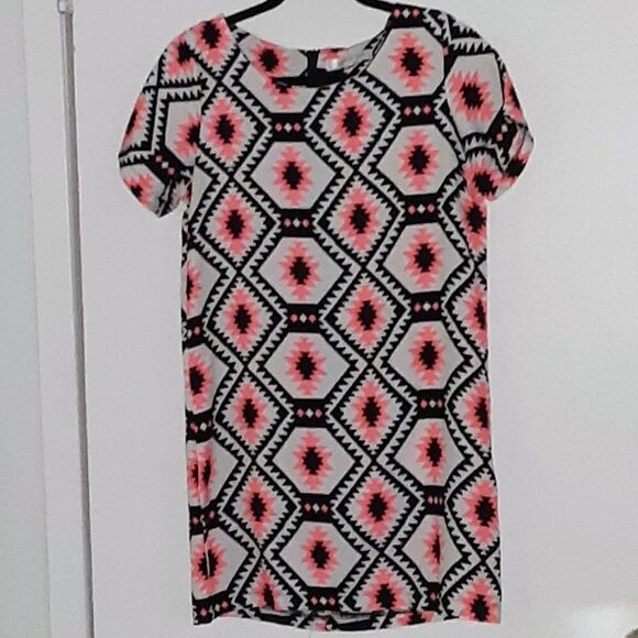 3/$20 Sale Falibourg du Temple Tribal Top - Picture 1 of 4